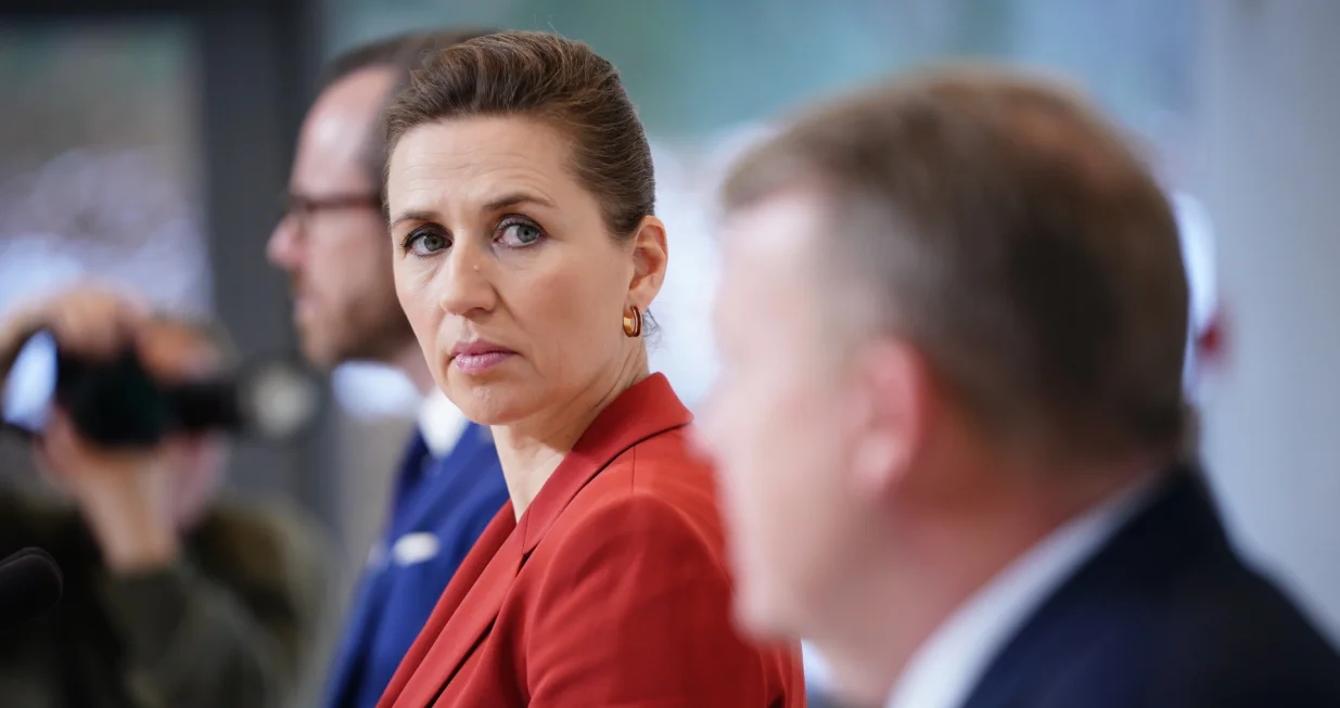 epa10365224 Prime Minister Mette Frederiksen (C) of the Social Democrats present a new Danish government at Marienborg Castle, Denmark, 14 December 2022. Denmark's Social Democratic leader Mette Frederiksen said on 13 December she had agreed to form a rare bipartisan government with the main opposition party, the Liberal Party, and the Moderates to form a government with her as prime minister. EPA/Mads Claus Rasmussen DENMARK OUT/Mads Claus Rasmussen