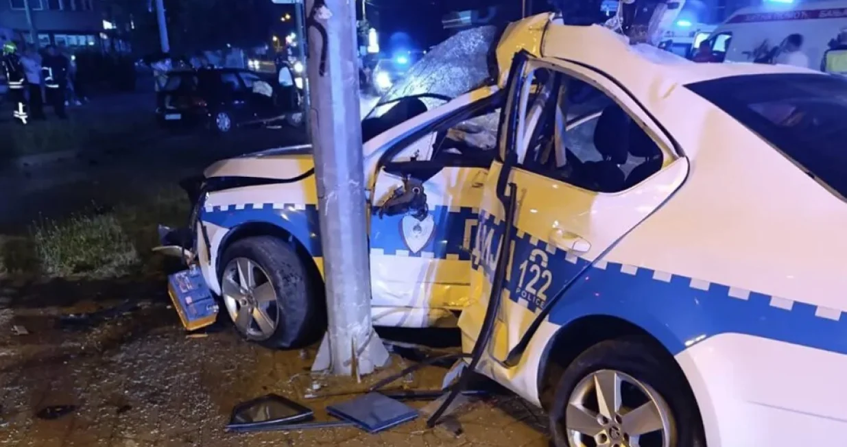 Uni&scaron;teno policijsko vozilo/ATV/