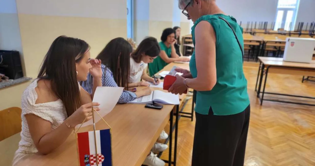Birališta u BiH otvorena, državljani Hrvatske izašli na izbore, izbori za Evropski parlament/Fena