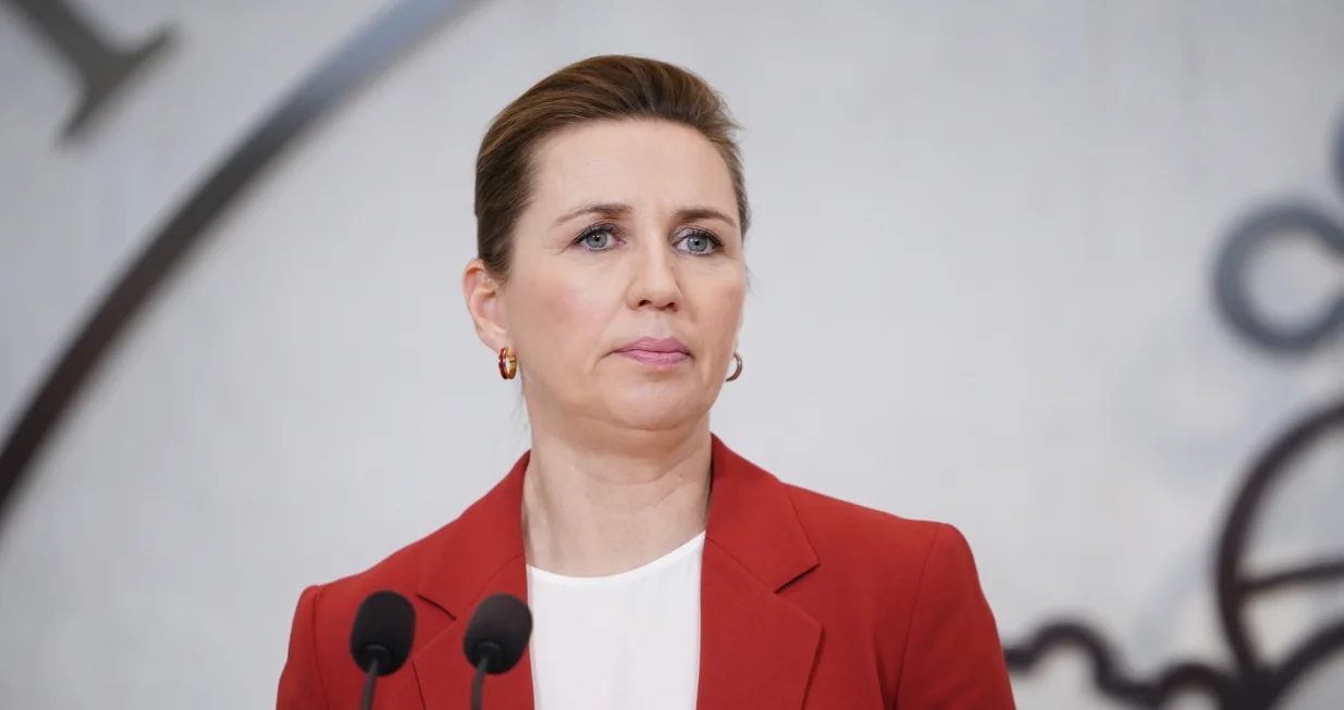 epa10365222 Prime Minister Mette Frederiksen (C) of the Social Democrats present a new Danish government at Marienborg Castle, Denmark, 14 December 2022. Denmark's Social Democratic leader Mette Frederiksen said on 13 December she had agreed to form a rare bipartisan government with the main opposition party, the Liberal Party, and the Moderates to form a government with her as prime minister. EPA/Mads Claus Rasmussen DENMARK OUT/Mads Claus Rasmussen