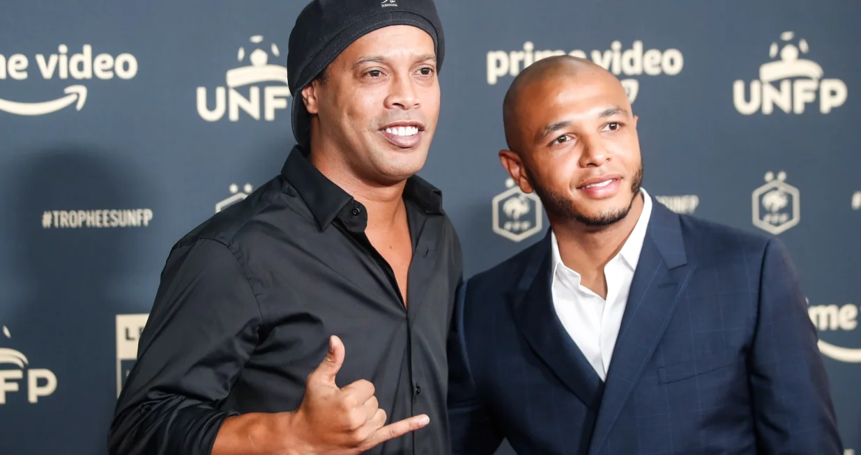 epa09949813 Former Brazilian soccer player Ronaldinho (L) poses as he arrives to the 30th edition of the UNFP 'French National Professional Football players' trophy ceremony at Pavillon Gabriel in Paris, France, 15 May 2022. EPA/Mohammed Badra