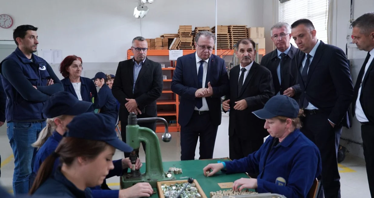  Binas posjeta zapo&scaron;ljavanje/Fena/