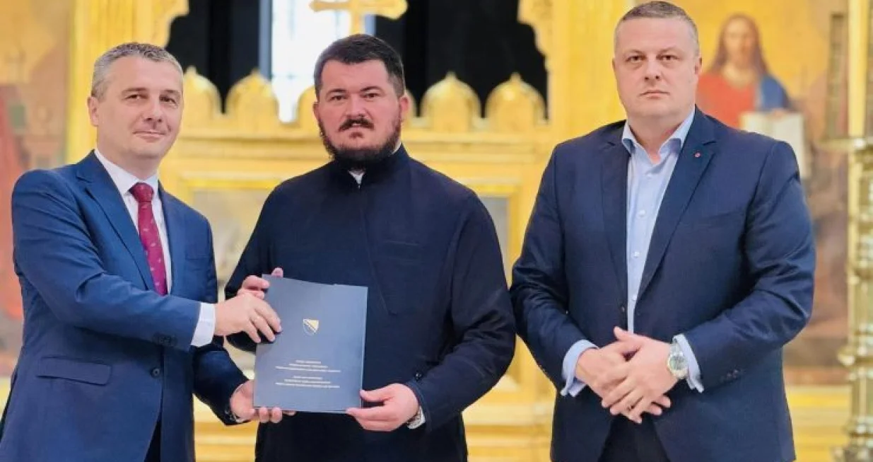 Vojin Mijatović i Nerin Dizdar, posjeta Sabornoj crkvi u Sarajevu/