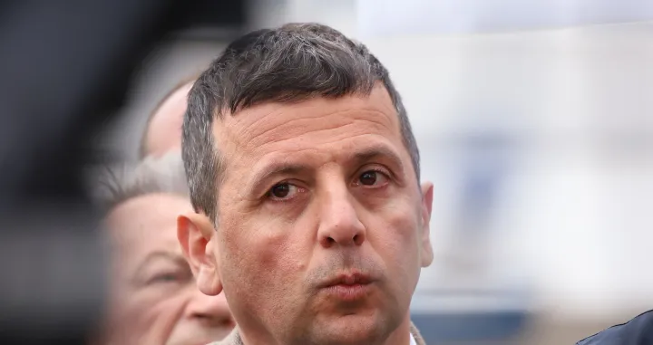 Poslanik u NSRS Nebojša Vukanović pres ispred ohr-a/Senad Gubelić