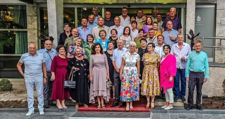 Nakon 45 godina na okupu pred konjičkom Gimnazijopm/X/