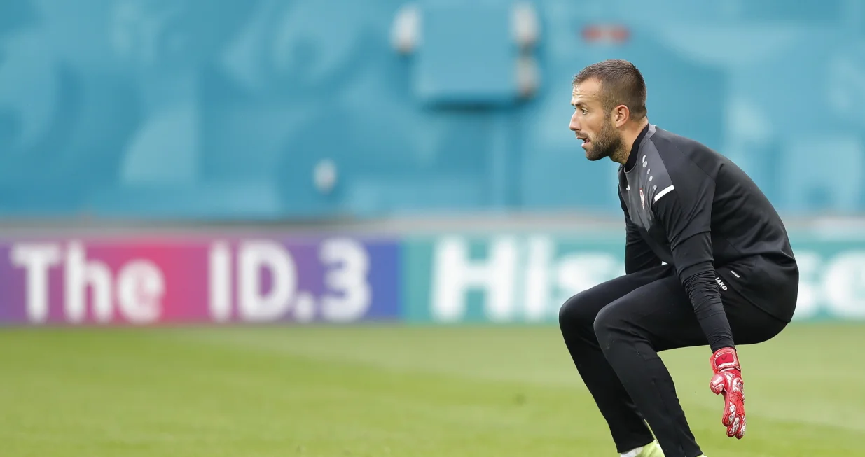 epa09277434 North Macedonia's goalkeeper Damjan Siskovski in action during a training session of the team held at National Arena stadium in Bucharest, Romania, 16 June 2021. North Macedonia will face Ukraine in their UEFA EURO 2020 group C preliminary round soccer match on 17 June 2021. EPA/ROBERT GHEMENT