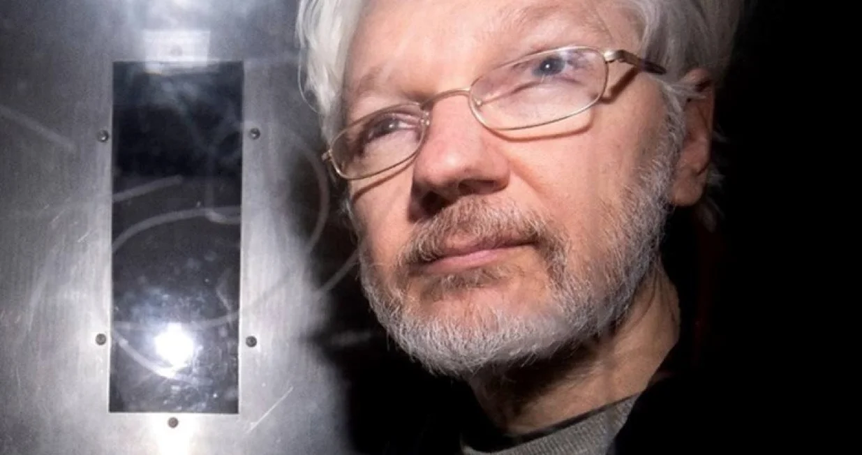Julian Assange/X/