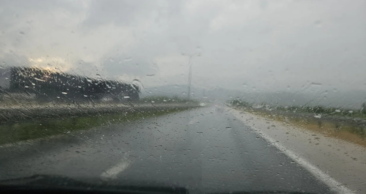 stanje na cestama ki&scaron;a smanjuje vidljivost LS/