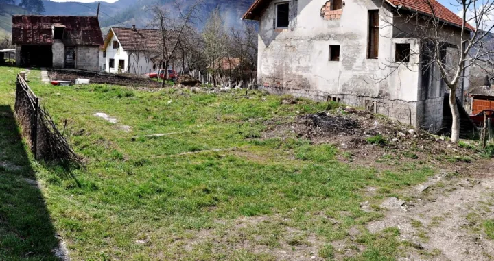 Živa lomača na Bikavcu, Višegrad, zločin 27.6.1992, Bikavac, mjesto gdje se nalazila kuće Mehe Aljića/Courtesy Photo/
