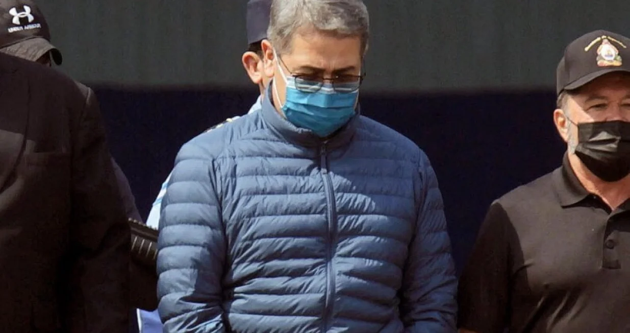 Juan Orlando Hernández uhapšenm u aprilu 2022./ X.com/