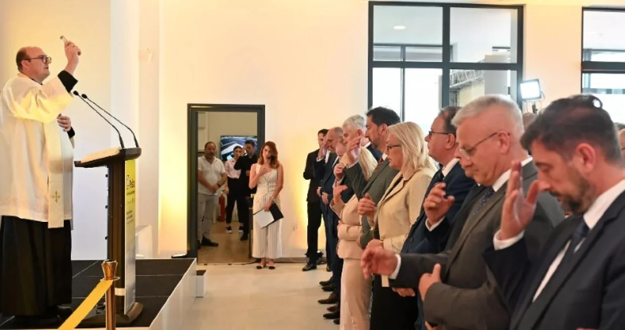 Ima da sve radi kao "po loju"/Facebook/