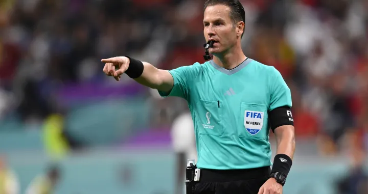 epa10333249 Dutch referee Danny Makkelie during the FIFA World Cup 2022 group E soccer match between Spain and Germany at Al Bayt Stadium in Al Khor, Qatar, 27 November 2022. EPA/Georgi Licovski