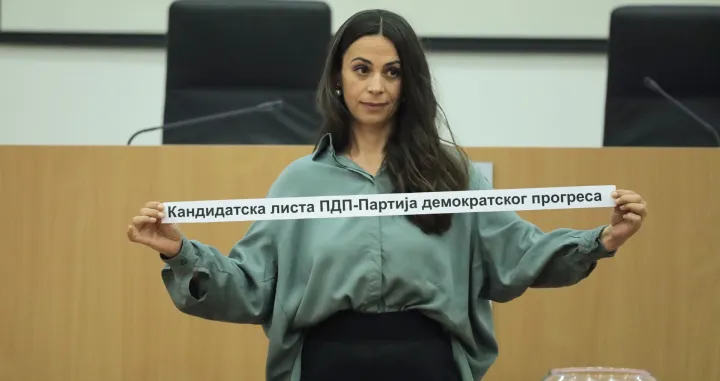 Žrijebanje u prostorijama Centralne izborne komisije BiH za dodjelu jednog mandata iz reda srpskog naroda u Dom naroda Parlamentarne skup&scaron;tine Bosne i Hercegovine./Senad Gubelić