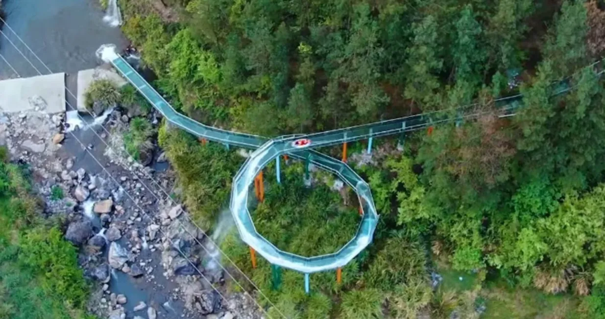 Najduži stakleni most na svijetu nalazi se u Kini/Youtube/@guinnessworldrecords