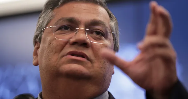 epa10397110 Minister of Justice of Brazil Flavio Dino speaks during a press conference to report on actions to punish those responsible for and involved in the attacks on the headquarters of Congress, the Supreme Court and the Presidency of Brazil, in Brasilia, Brazil, 09 January 2023. At least 300 supporters of former Brazilian President Jair Bolsonaro were arrested on 08 january for invading and destroying the headquarters of Congress, the Presidency and the Supreme Court, in an attempted try to overthrow President Luiz Inacio Lula da Silva, official sources reported. EPA/ANDRE COELHO/Andre Coelho