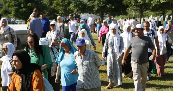Okupljanje porodica i građana u Potočarima, genocid u Srebrenici, Srebrenica, 29. godišnjica, dženaza/Damir Deljo/Damir Deljo