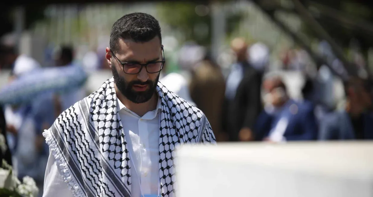 Motaz Azaiza u Potočarima/