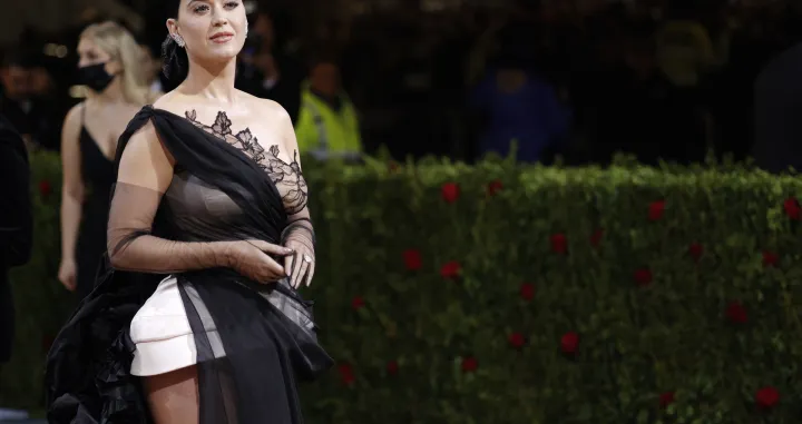 epa09923770 Katy Perry on the red carpet for the 2022 Met Gala, the annual benefit for the Metropolitan Museum of Art's Costume Institute, in New York, New York, USA, 02 May 2022. The event coincides with the Met Costume Institute's 'In America: An Anthology of Fashion' which opens 05 May 2022 concludes 05 September 2022. EPA/JUSTIN LANE/Justin Lane