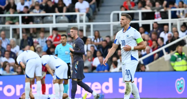 Engleska - Bosna i HercegovinaErmedin Demirović