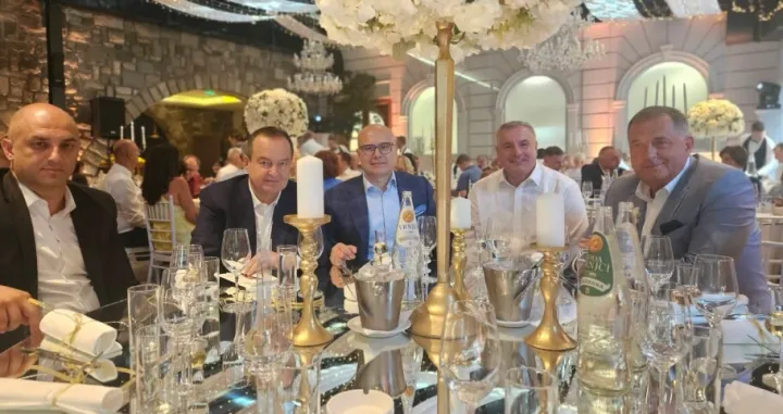 Dodik na porodičnom slavlju kod Vi&scaron;kovića/