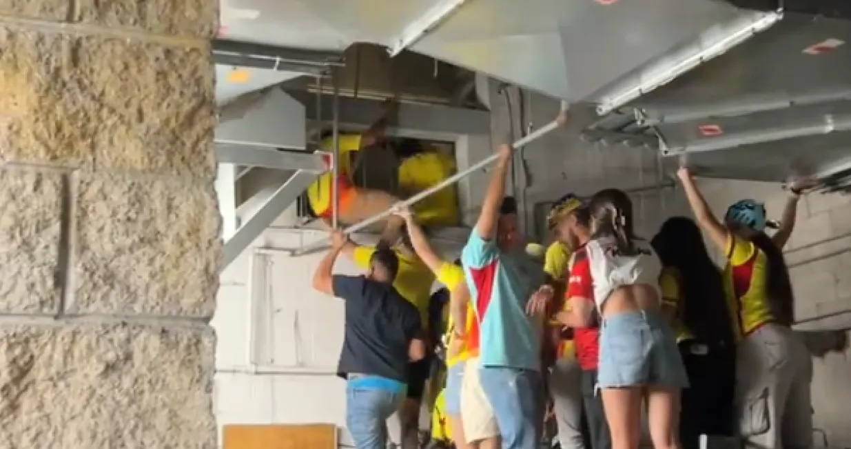 Copa America navijači ulaze kroz ventilaciju
