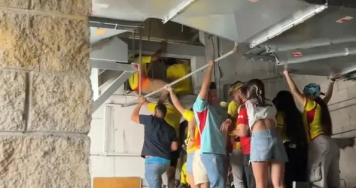 Copa America navijači ulaze kroz ventilaciju