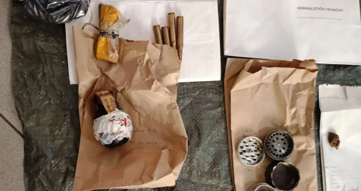 Oduzeto oružje i droga/MUP TK/