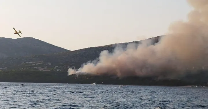 Požar u Trogiru/ Facebook/