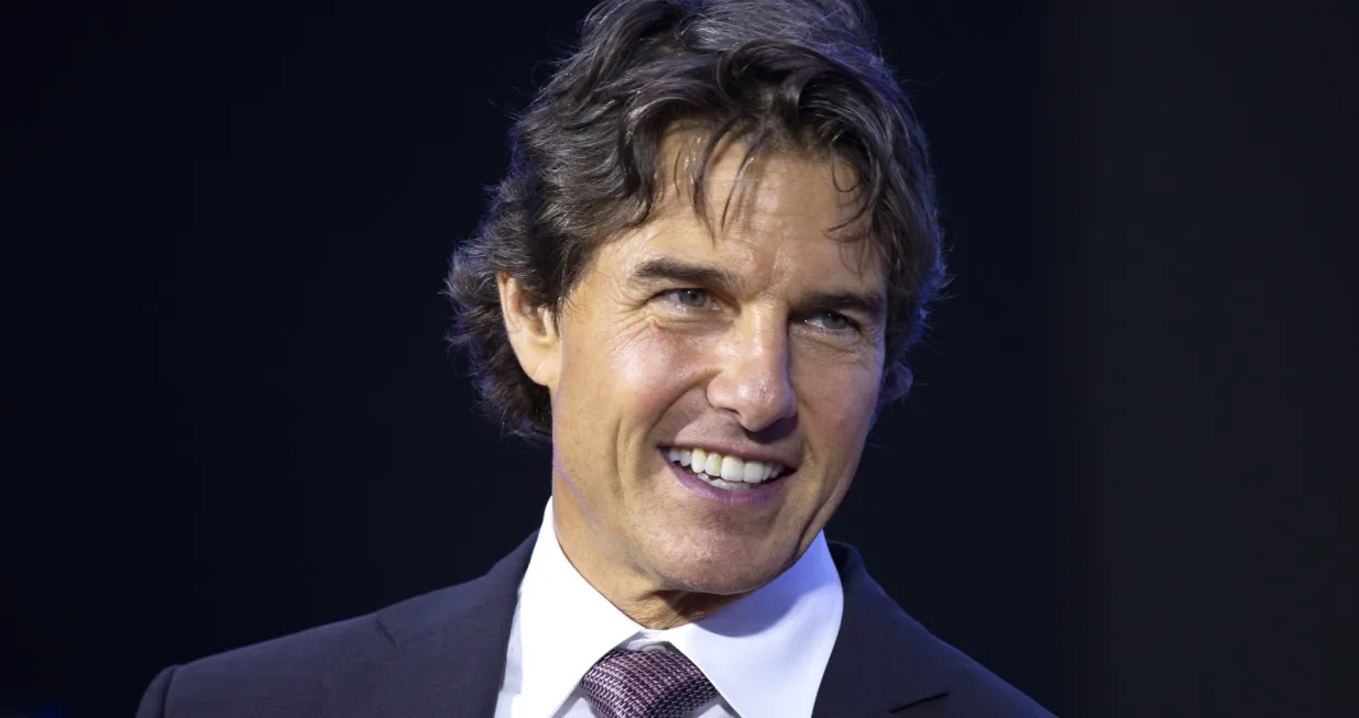 epa10022253 US actor Tom Cruise attends the premiere of 'Top Gun: Maverick' at Lotte World Tower Special Outdoor Stage in Seoul, South Korea, 19 June 2022. The movie will open in South Korean theaters on 22 June. EPA/JEON HEON-KYUN/Jeon Heon-kyun