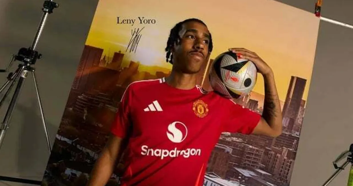 Leny Yoro - novi igrač Manchester Uniteda