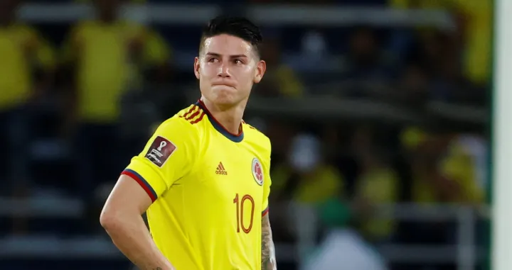 epa09715405 James Rodriguez of Colombia reacts to their defeat at the end of a South American qualifiers to 2022 Qatar World Cup match between Colombia and Peru at Metropolitano stadium in Barranquilla, Colombia, 28 January 2022. EPA/Mauricio Due&ntilde;as Casta&ntilde;eda
