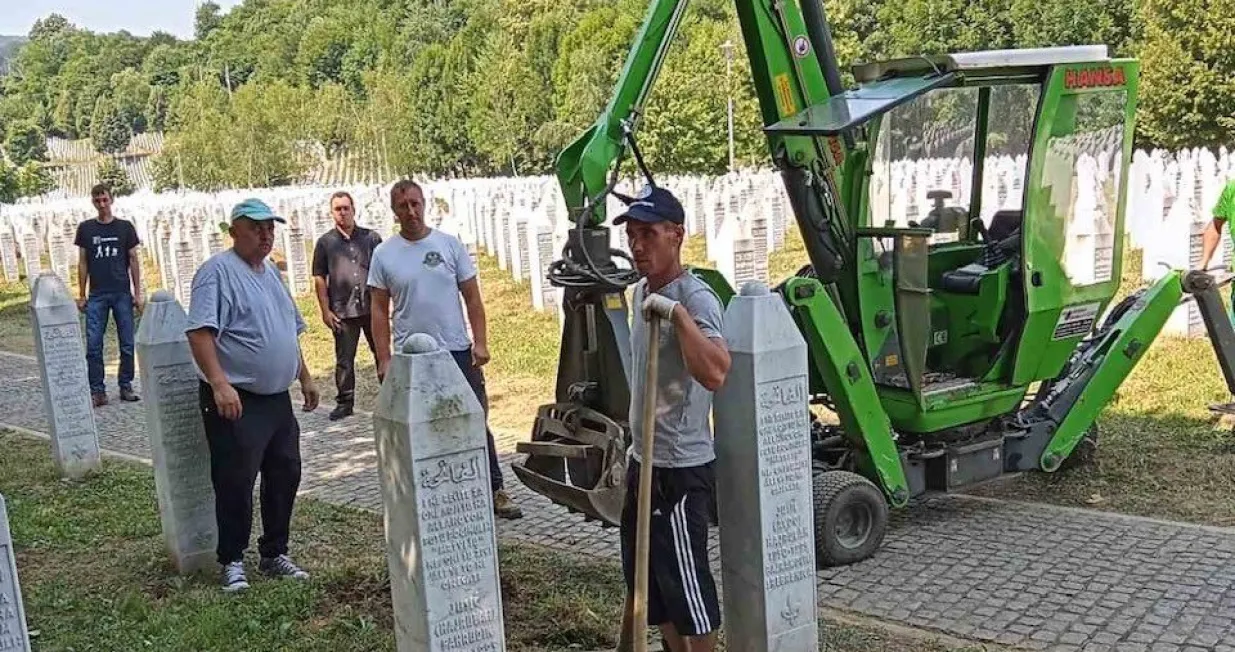 Reekshumacija Potočari.jpg/