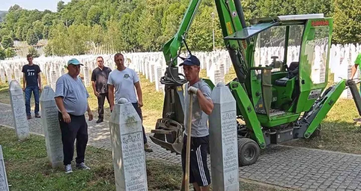 Reekshumacija Potočari.jpg/