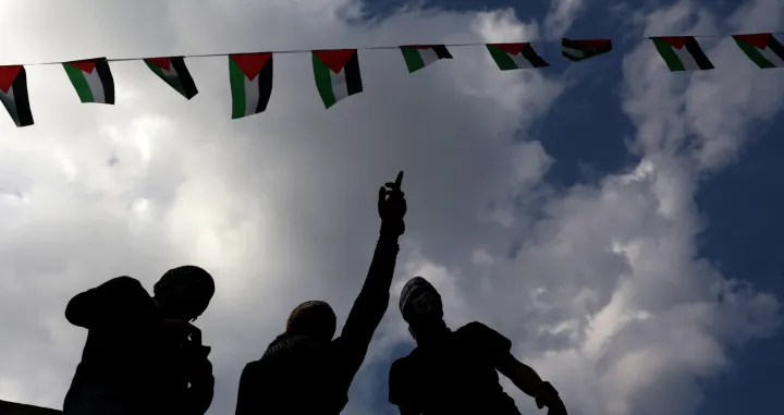 epa10305336 Palestinian Fatah supporters attend a rally to commemorate the 18th anniversary of the death of the late Palestinian leader and Fatah founder Yasser Arafat in the west bank city of Nablus, 14 November 2022. Arafat, the late Chairman of the Palestine Liberation Organization (PLO) and President of the Palestinian National Authority (PNA), died on 11 November 2004 at a French hospital. EPA/ALAA BADARNEH/Alaa Badarneh