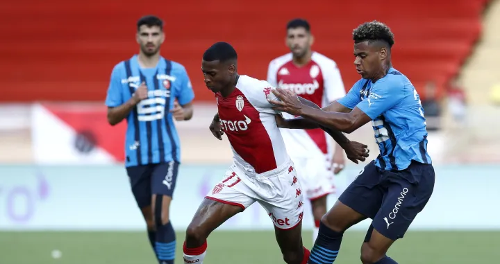 epa10119105 Jean Lucas (L) of AS Monaco and Desire Doue (R) of Rennes in action during the French Ligue 1 soccer match, AS Monaco vs Rennes, at Stade Louis II, in Monaco, 13 August 2022. EPA/SEBASTIEN NOGIER