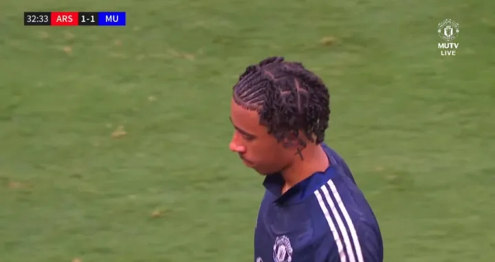 Leny Yoro - fudbaler Manchester Uniteda