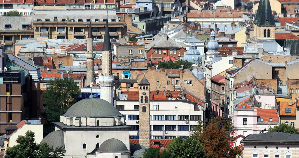 Sarajevo, džamija, crkva, pogled/Julian Nyca