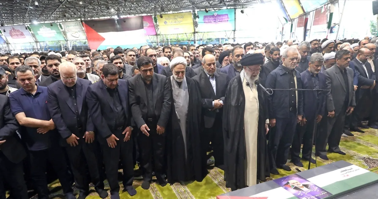 Pogrebna ceremonija Ismailu Haniyehu, ubijenom lideru političkog krila Hamasa, počela je rano jutros u glavnom iranskom gradu Teheranu. Predvodi je iranski vrhovni lider ajatolah Ali Khamenei/Anadolija