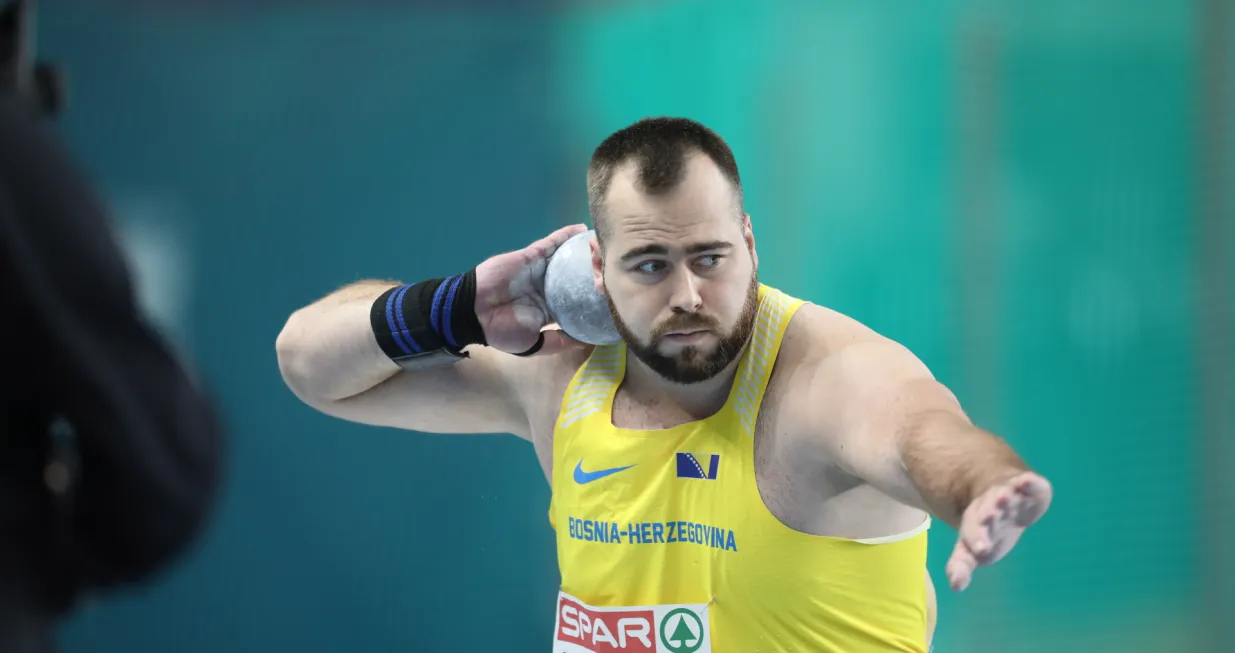 epa09053843 Mesud Pezer of Bosnia and Herzegovina competes in the men's Shot Put qualification at the 36th European Athletics Indoor Championships at the Arena Torun, in Torun, north-central Poland, 05 March 2021. EPA/Leszek Szymanski POLAND OUT