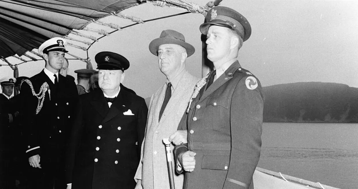 Winston Churchill i Franklin Delano Roosevelt na krstarici Augusta/Wikipedia/