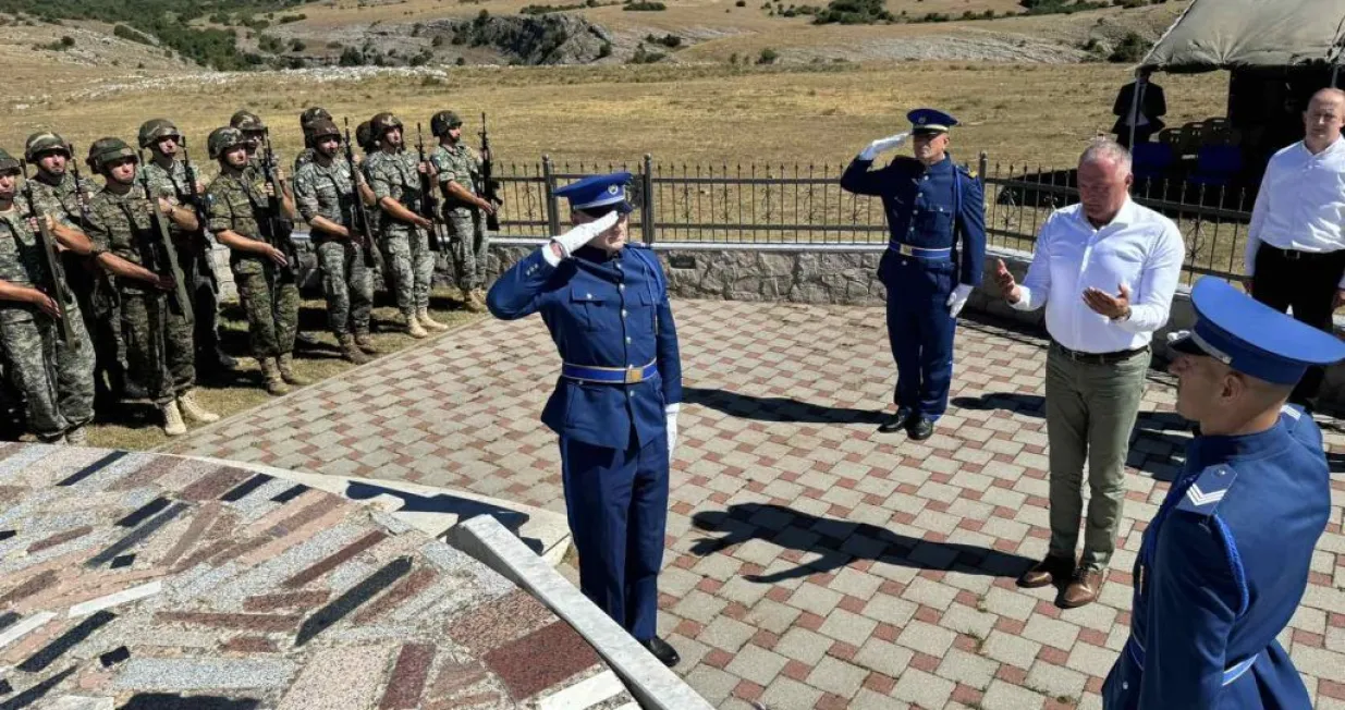 Zamjenik predsjedavajuće Vijeća ministara BiH i ministar odbrane, Zukan Helez, posjetio je 10. avgusta 2024. godine selo Mokronoge u općini Tomislavgrad povodom 31. godi&scaron;njice stradanja Bo&scaron;njaka ovoga kraja/Mobih