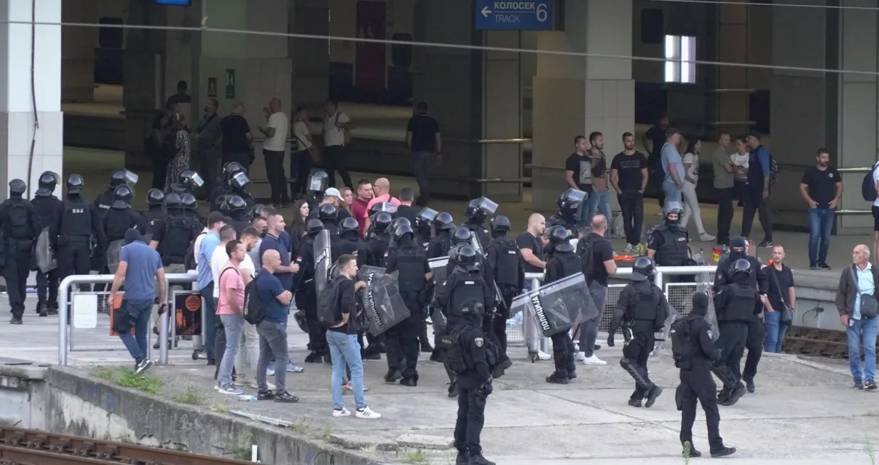 Protest "Rudnika neće biti", policija rastjerala građane sa željezničke stanice/X