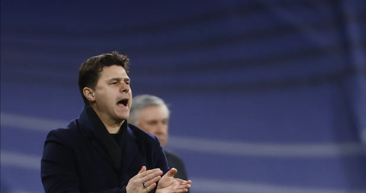 epa09813494 Paris Saint-Germain's head coach Mauricio Pochettino reacts during the UEFA Champions League round of 16, second leg soccer match between Real Madrid and Paris Saint-Germain (PSG) in Madrid, Spain, 09 March 2022. EPA/Sergio Perez