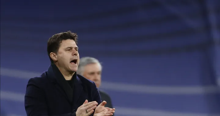 epa09813494 Paris Saint-Germain's head coach Mauricio Pochettino reacts during the UEFA Champions League round of 16, second leg soccer match between Real Madrid and Paris Saint-Germain (PSG) in Madrid, Spain, 09 March 2022. EPA/Sergio Perez