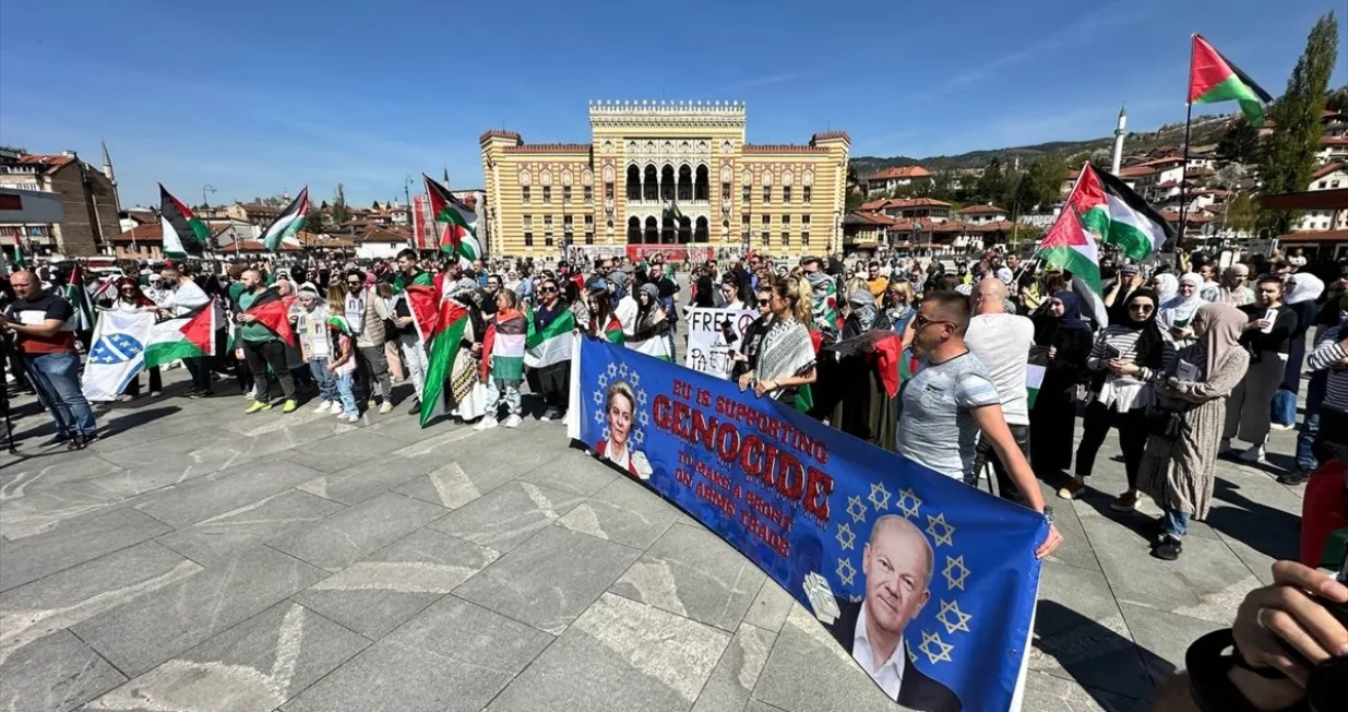 Skup podrške Palestini i Gazi održan je na platou prekoputa Vijećnice, u Sarajevu/Anadolija