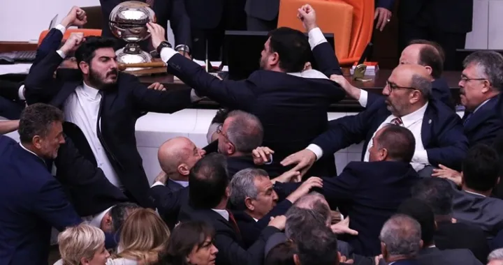 tuča u turskom parlamentu/