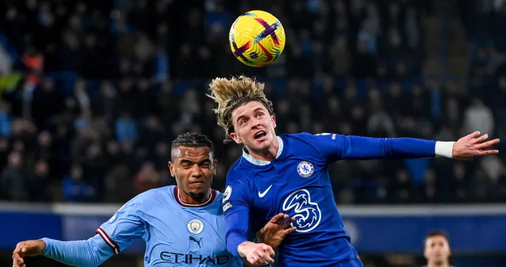 epaselect epa10391172 Conor Gallagher (R) of Chelsea in action against Manuel Akanji (L) of Manchester City during the English Premier League soccer match between Chelsea FC and Manchester City in London, Britain, 05 January 2023. EPA/Andy Rain EDITORIAL USE ONLY. No use with unauthorized audio, video, data, fixture lists, club/league logos or 'live' services. Online in-match use limited to 120 images, no video emulation. No use in betting, games or single club/league/player publications