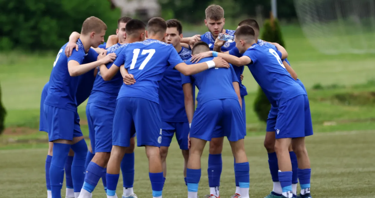 Juniori FK ŽeljezničarVedad AlibašićAiman ŠemdinAli PašićAldin EfendićDavud AlibašićErnad BabalukBenjamin BabićNihad barimacAfan FočoAner AlagićBakir Karić 