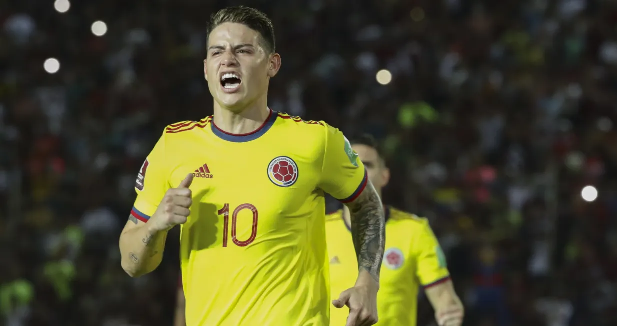 epa09859661 James Rodriguez of Colombia celebrates after scoring a penalty goal during a soccer match of the South American qualifiers for the Qatar 2022 World Cup between Venezuela and Colombia, in Puerto Ordaz, Venezuela, 29 March 2022. EPA/Rayner Pena