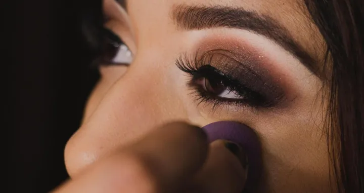 &scaron;minkanje očiju/